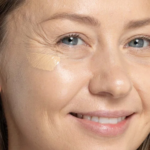 Uoga Uoga, Invisible Hero Liquid Mineral Concealer with Caffeine - 03 Light Cold - Image 3